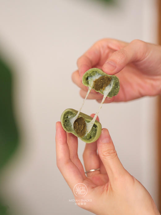 尝得到得龙井茶香！【龙井酥】特调四重內陷 皮薄馅多 一口下去还能拉丝 软糯醇香 如同春天在口中化开 商品图3