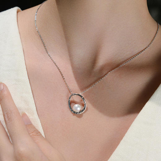 MANREYA玛芮雅“白露”法式珍珠无痛耳夹项链套装 商品图4