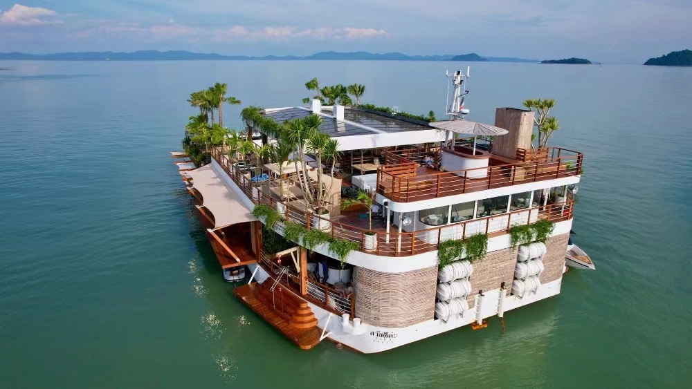 泰国普吉岛YONA Beach Club海上俱乐部【酒吧 I  DJ美食 I 海上泳池多层游艇打卡网红同款360度海景卡座】