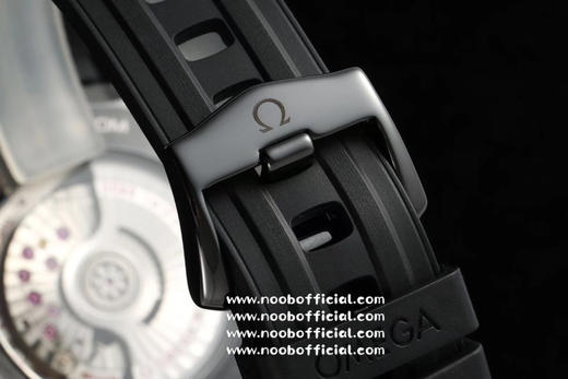 【墨黑海马，桀骜登场】OR厂新品海马系列300米。43.50mm表壳、表圈、波纹图案表盘均采用黑色氧化锆1Zr021陶瓷制成。镂空指针及12点位的圆点，均覆有Super-LumiNova夜光涂层 商品图6