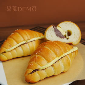 红豆黄油海盐牛角包 | Red bean butter and sea salt Croissant