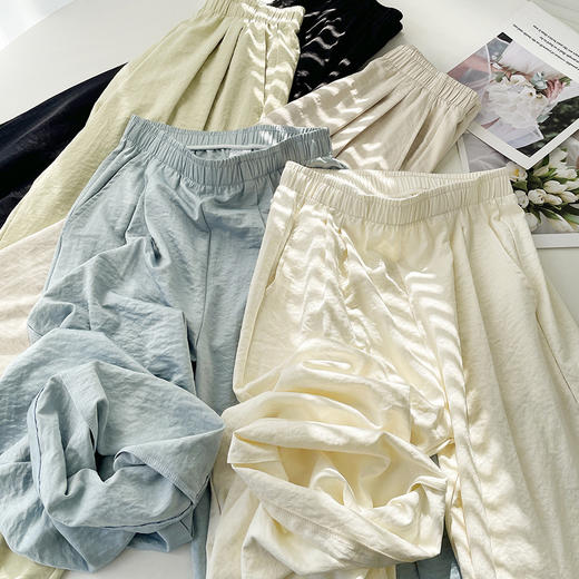 【E】女夏季薄款垂感防晒休闲运动缎面泡泡山本褶皱阔腿裤HK8023 商品图0