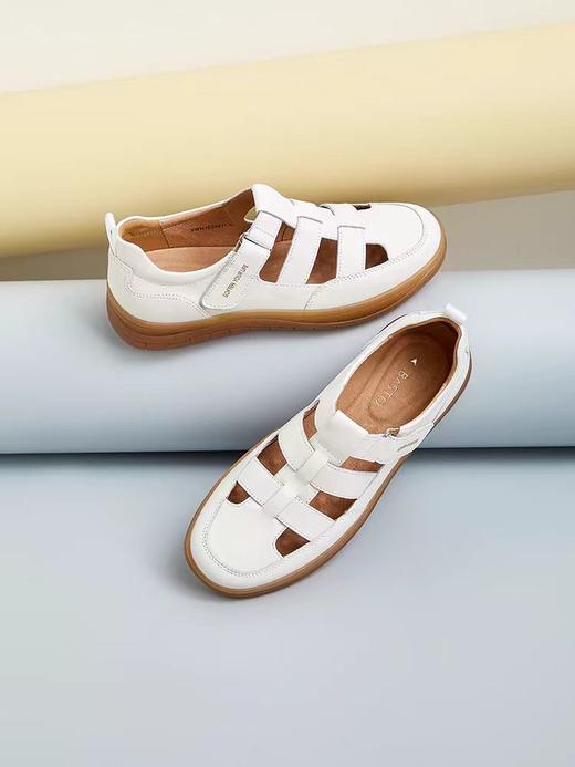 【百思图】A座3F | 休闲复古镂空猪笼鞋平跟女罗马凉鞋VWH15BK4 商品图1