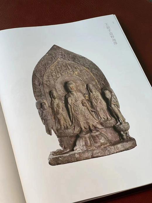 《映世菩提：南北朝时期的造像艺术与文化交流》，成都博物馆 编著，大16开，精装，340页，四川美术出版社 2020年11月一版一印。售价580元。
  商品图7