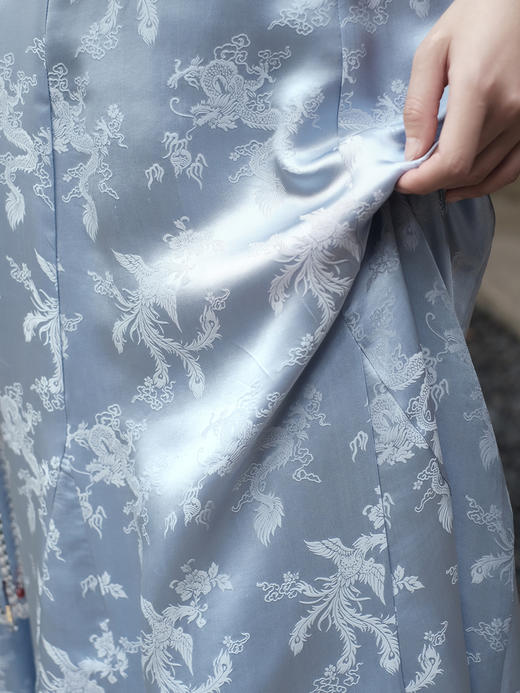 盛唐婧 |桑蚕丝龙纹葫芦盘扣连衣裙 商品图3