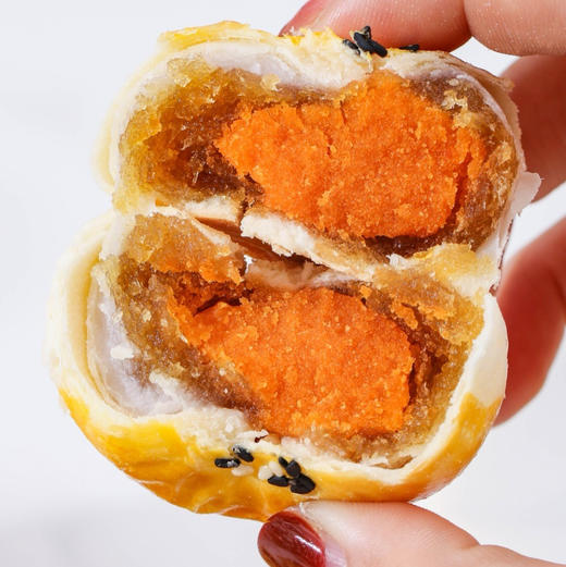 9.9元到手一整箱！【暮日家蛋黄酥/凤梨酥/流心酥】超预期硬核品质 30天新鲜短保 甜、咸、软、糯、弹 一口满足！ 商品图1