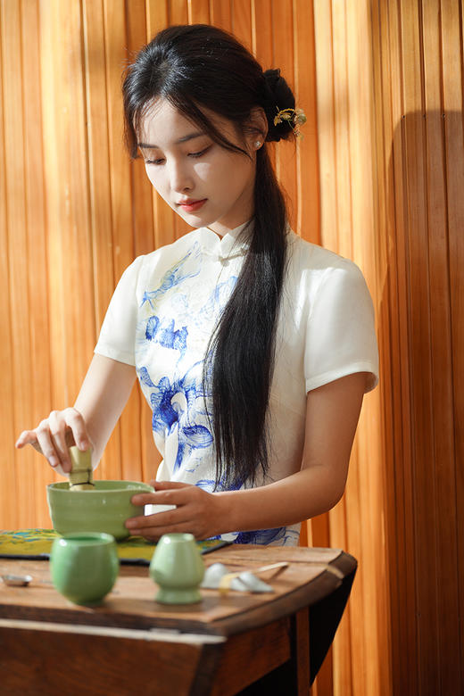 逸红颜明月优选 #『烟岚』收藏级杨紫同款醋酸旗袍,老师傅1对1手工剪裁 ,花型设计师手绘印花 商品图3