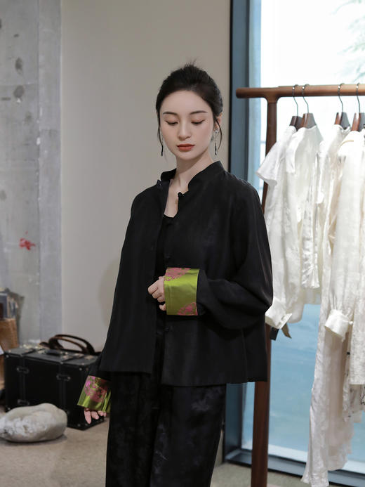 盛唐牡丹 |龟纹香云纱配花蕾缎袖口外套 商品图6