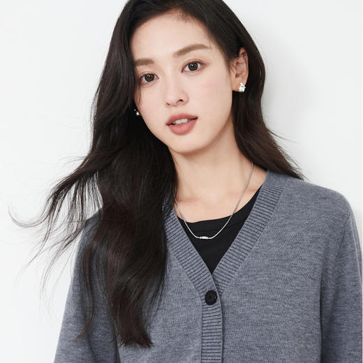 逸阳V领针织衫女2024春叠穿新款开衫上衣宽松短黑色毛衣外套3572 商品图3