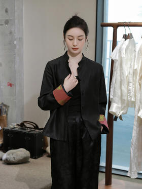 盛唐牡丹 |龟纹香云纱配花蕾缎袖口外套