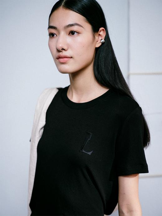 LIYIHAN 基础款字母上衣 Y242S08190 商品图0