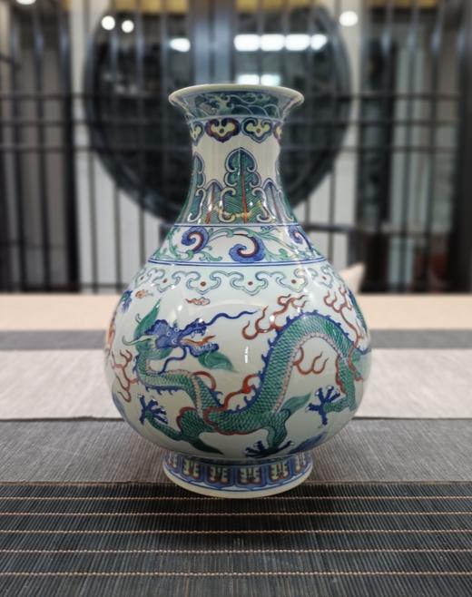 青花斗彩双龙戏珠赏瓶 商品图0