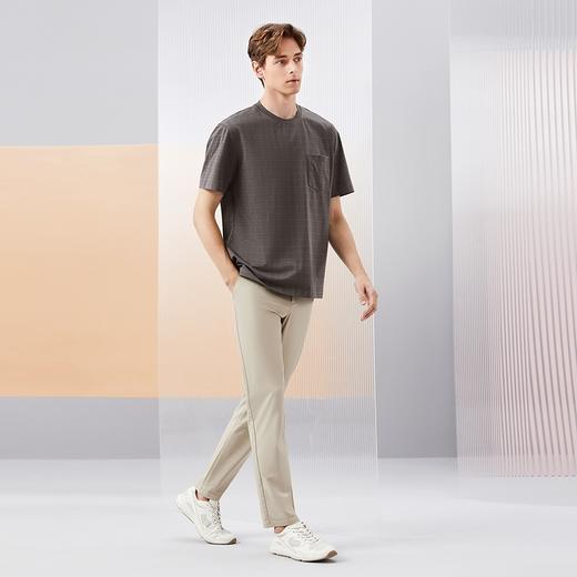 【凉感索罗纳】柒牌圆领短袖T恤男夏季新款时尚字母满印口袋上衣	126T71830 商品图3