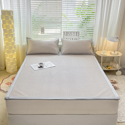 【高品质！细腻柔软，一触即凉】可水洗A类冰豆豆床单 笠裙冰丝凉席三件套 学生宿舍单人空调席 可机洗折叠！-QQ 商品图6