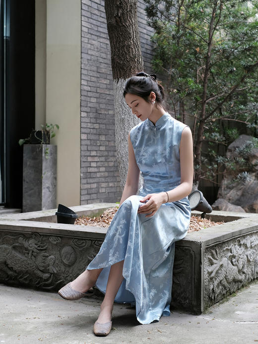 盛唐婧 |桑蚕丝龙纹葫芦盘扣连衣裙 商品图11