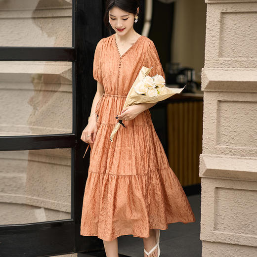 米思阳2025夏季新款肌理感V领显瘦连衣裙高级感飘逸中长裙1030 商品图3