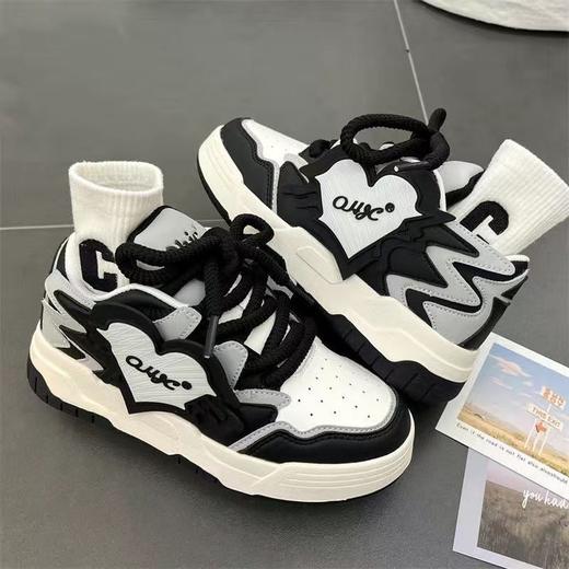 【多巴胺满满❗️小众多巴胺爱心面包鞋】2025新款春夏小众设计，出门不撞鞋，厚底运动鞋学生百搭休闲板鞋L 商品图3