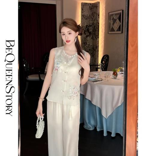 【大货，不退不换】  【飞花鹤亭】中式国风桑蚕丝圆领盘扣蝴蝶梅花刺绣马甲夏新款 商品图3