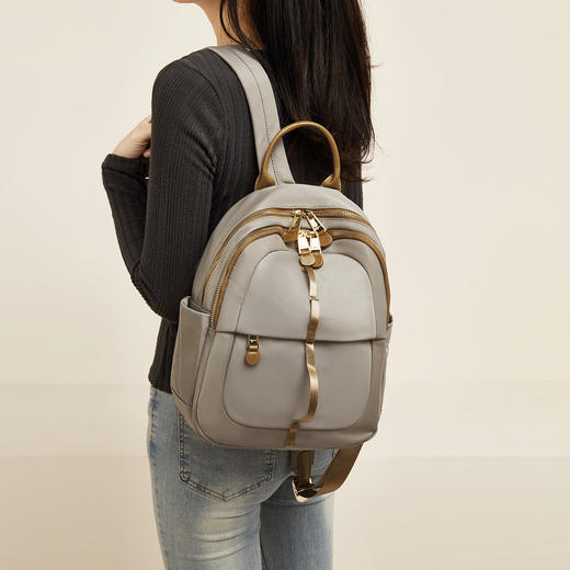 Safiya/索菲娅2024新款时尚背包旅行轻便百搭大容量双肩包女包 SF900584Y 商品图2