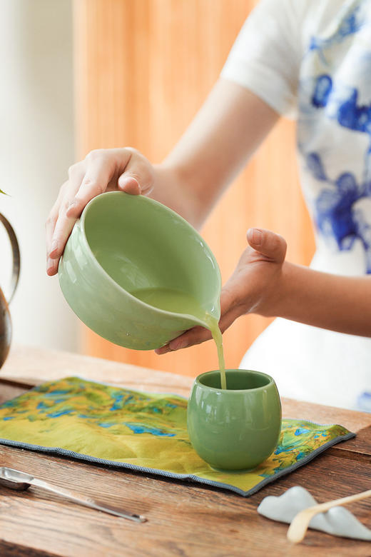 逸红颜明月优选 #『烟岚』收藏级杨紫同款醋酸旗袍,老师傅1对1手工剪裁 ,花型设计师手绘印花 商品图4