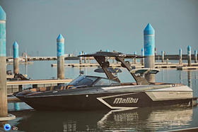 马里布24 尾波冲浪艇