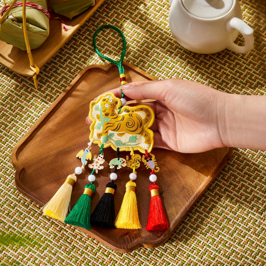 【故宫挂件】端午艾虎艾草流苏香囊小老虎刺绣香包挂件 商品图4