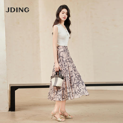 【商场同款】CJSJ428 “ 清新竹叶半裙  ” 低饱和粉色调 结合竹叶印花图案展现东方女性的淡然闲适、雅致韵味 塔裙结构设计 富有层次 显高显瘦 轻薄雪纺抗皱舒适 商品图4