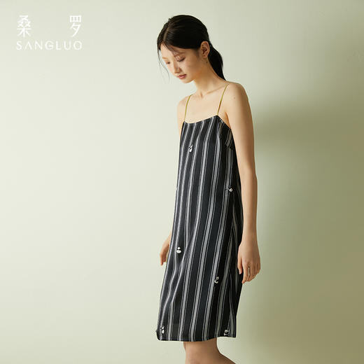 【新品萌宠】桑罗真丝吊带连衣裙睡裙女夏可外穿黑色条纹熊猫印花显瘦居家服 商品图1