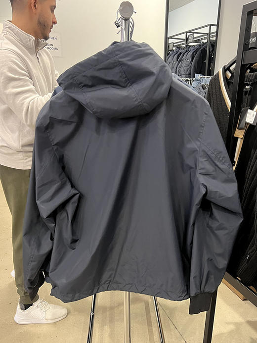 瑕疵HUGO BOSS/胡戈波士 男士黑标纯色可拆卸连帽商务休闲夹克外套 商品图1