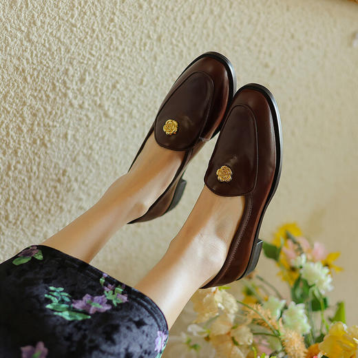 山茶花头层牛皮平底四季乐福鞋 精致秀气百大通勤小皮鞋 轻奢印花鞋垫非常高级感！ 商品图2