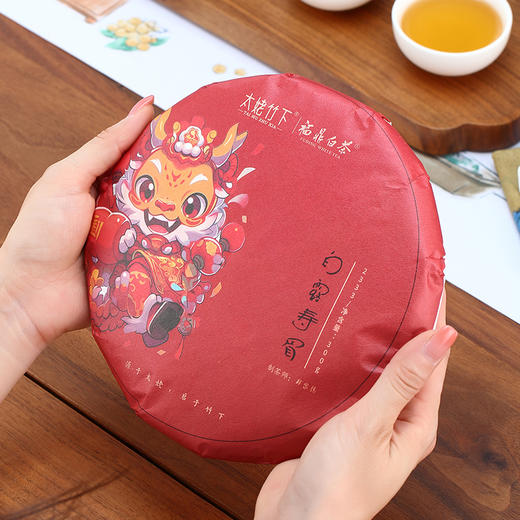 太姥竹下丨2333 白露寿眉 福鼎白茶 茶饼 300g 礼盒装配手提袋 商品图5