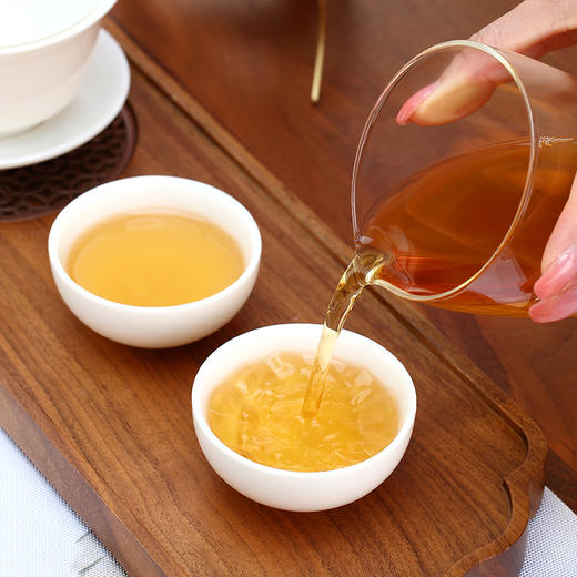 太姥竹下丨2333 白露寿眉 福鼎白茶 茶饼 300g 礼盒装配手提袋 商品图3