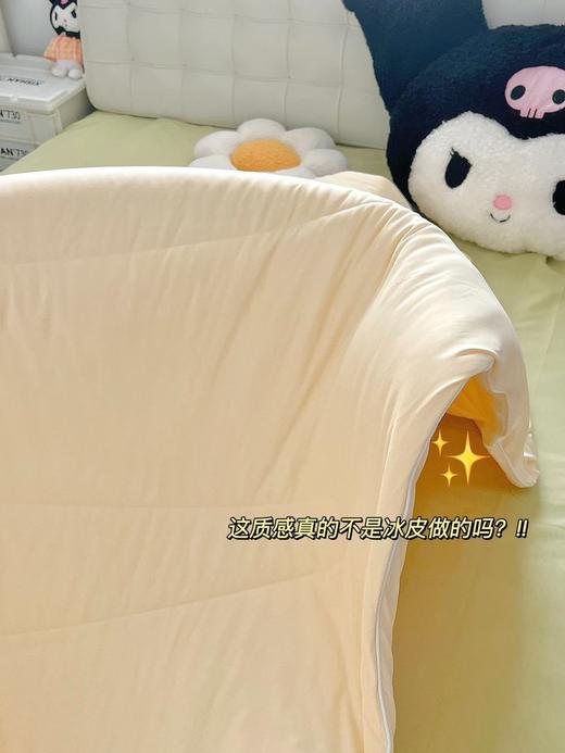 柔柔奶盖夏凉被 双面可盖，一面凉感一面柔感，一家老小都能盖~堪称「为夏天而生」的梦中情被！柔软亲肤💭盖在身上chao轻盈，清凉顺滑，裸感十足～ 商品图1
