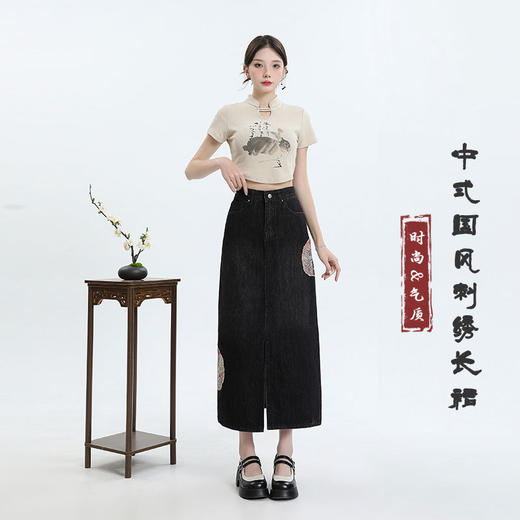 AHM-23118新中式国风刺绣牛仔半身裙高腰开叉a字包臀中长裙 商品图1