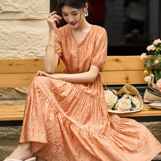 米思阳2025夏季新款肌理感V领显瘦连衣裙高级感飘逸中长裙1030 商品图1