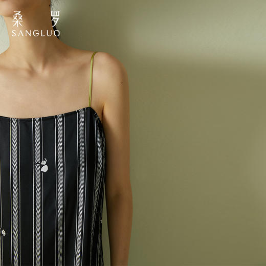 【新品萌宠】桑罗真丝吊带连衣裙睡裙女夏可外穿黑色条纹熊猫印花显瘦居家服 商品图2