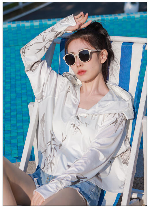 夏季新款【印花国风冰丝女 防紫外线长袖超薄款外套】连帽透气防晒衣 潮流时尚印花 国庆出游 商品图0