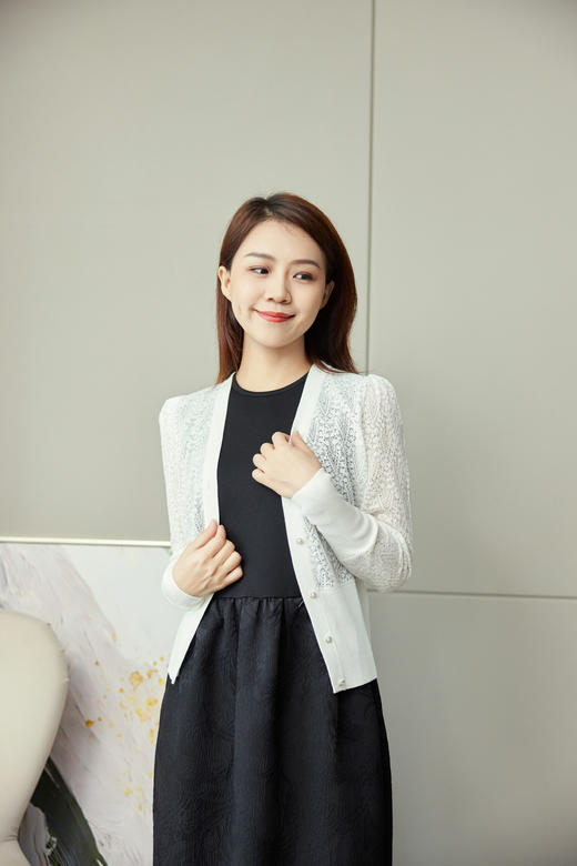 闪闪烫钻提花开衫 商品图5