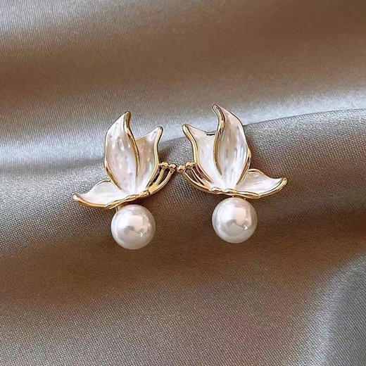 JZ简约气质小香风白色滴油珍珠耳钉女2024新款欧美复古耳环百搭耳饰 商品图3