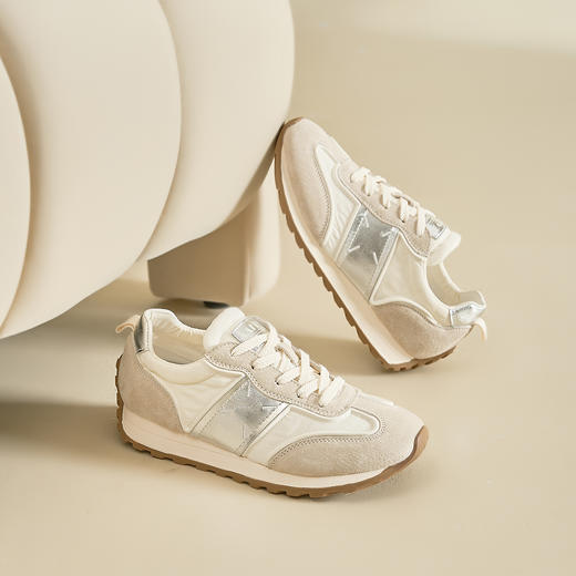 Safiya/索菲娅2024新款复古缎面拼接厚底运动阿甘鞋 SF43112404 商品图5