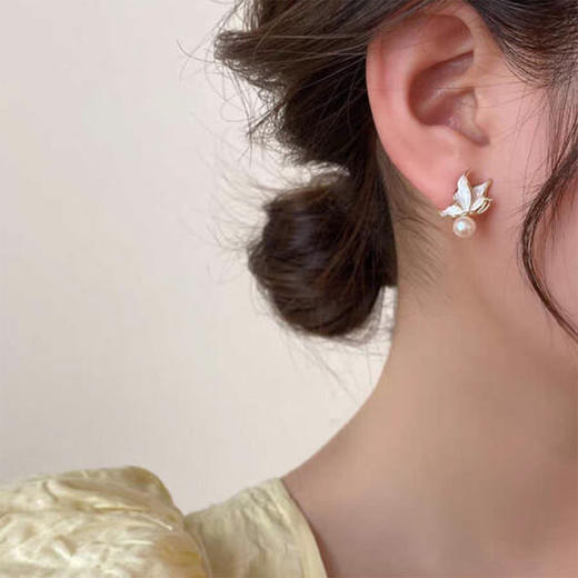 JZ简约气质小香风白色滴油珍珠耳钉女2024新款欧美复古耳环百搭耳饰 商品图2