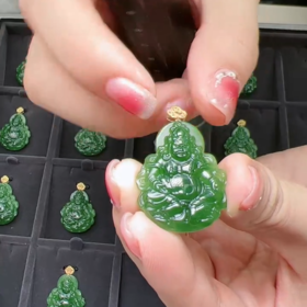 玉美人菲菲HZ*18K碧玉黄财神吊坠约35*25mm