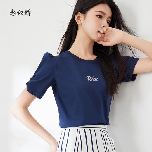 【商场同款】CNA4498 “ 花苞衫 ” 经典的藏蓝色内敛低调 花苞袖设计造型与舒适兼备 长绒棉材质吸湿透气 直身型藏蓝/白色T恤 商品图10