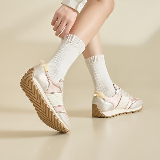 Safiya/索菲娅2024新款复古缎面拼接厚底运动阿甘鞋 SF43112404 商品图4