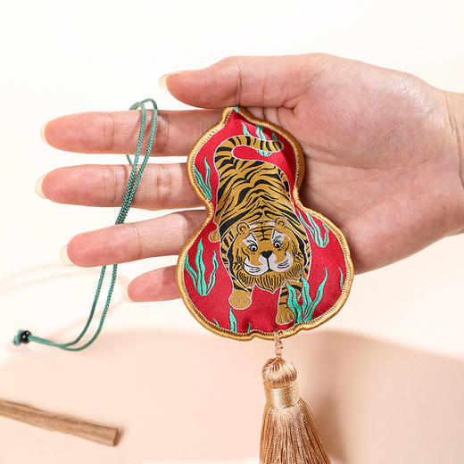 《萌虎下山》香包 东方花香 商品图2