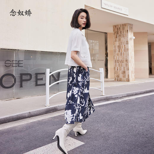 【商场同款】CNJ4476 “ 清逸外套 ” 云朵白纯洁 明快 短夹克的设计利落小翻领 修饰身形利落好穿 纯醋酸材质垂感顺滑贴服舒适显品质 商品图2