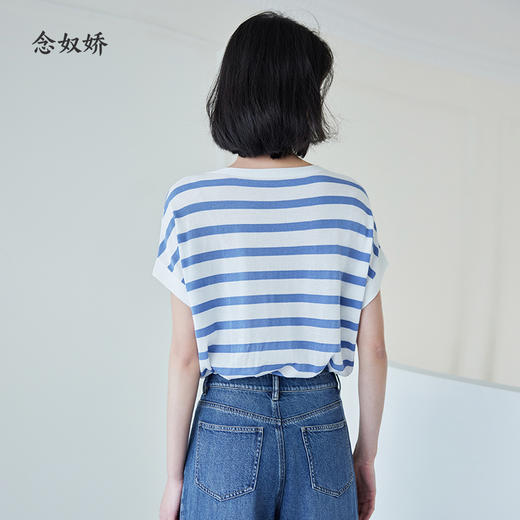 【商场同款】CNK4486 “ 醋酸清凉衫  ” 蓝白条纹清爽减龄显白 连袖的T型宽松版型修饰身材包容显瘦，棉+醋酸材质清爽透气软垂舒适 商品图3