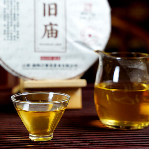 【旧庙】2023年头春易武300年古树茶普洱茶生茶 性价比极高！357g/饼，5饼/提 商品图1
