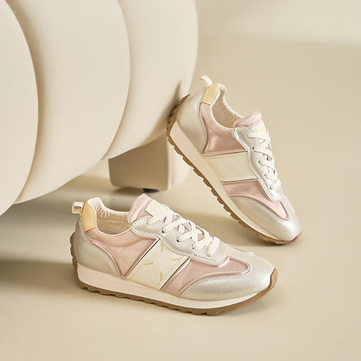 Safiya/索菲娅2024新款复古缎面拼接厚底运动阿甘鞋 SF43112404 商品图0