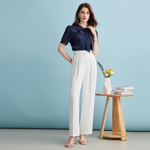 EITIE爱特爱夏季新款复古系带蝴蝶结通勤泡泡袖衫上衣B2413308 商品图3